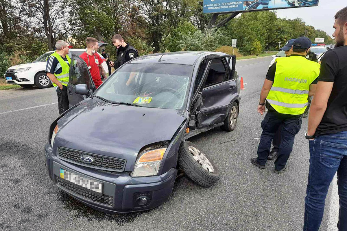 На Запорожском шоссе столкнулись машины / фото: ГСЧС