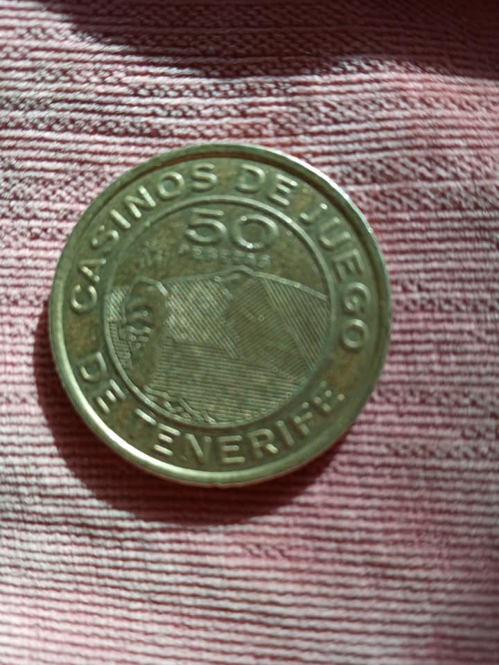 Монета попала в Днепр из Тенерифе / фото: fb Лана Белая