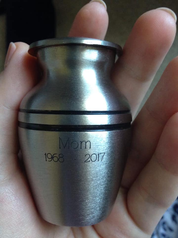 В Днепре воры украли урну с прахом / фото: fb Марина Жидких