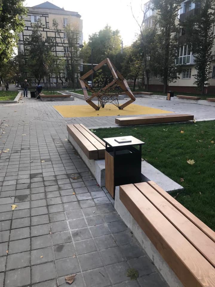 Новое покрытие под кубом / фото: fb Сергей Пустовой