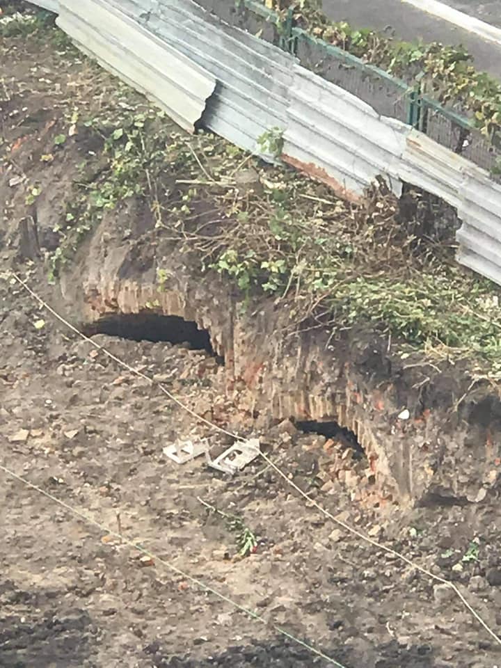 Строители уверяли, что это старый колллектор / фото: fb Артем Костюк