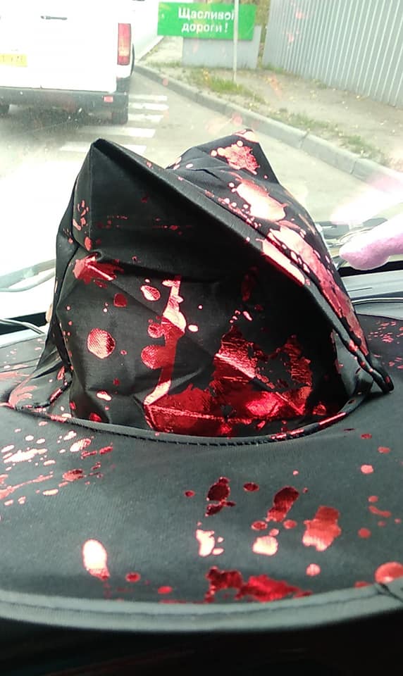 Маршрутчица подготовила себе шляпу  / фото: Днепровская панорама