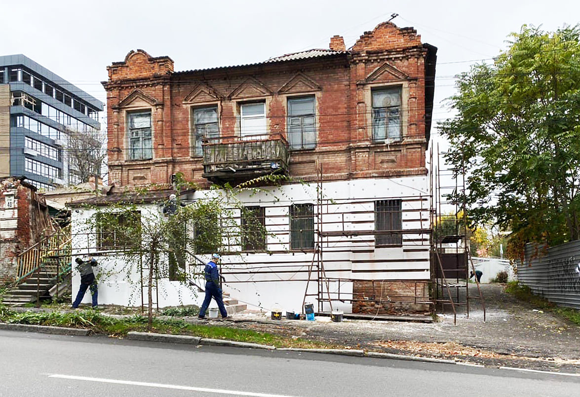 Дом решили утеплить / фото: fb Макс Голдин