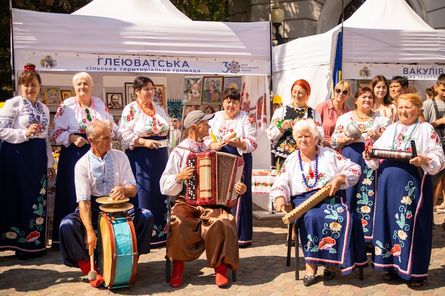 С концертом и ярмаркой: Днепропетровщина отмечает 30-летие Независимости Украины фото 18 17