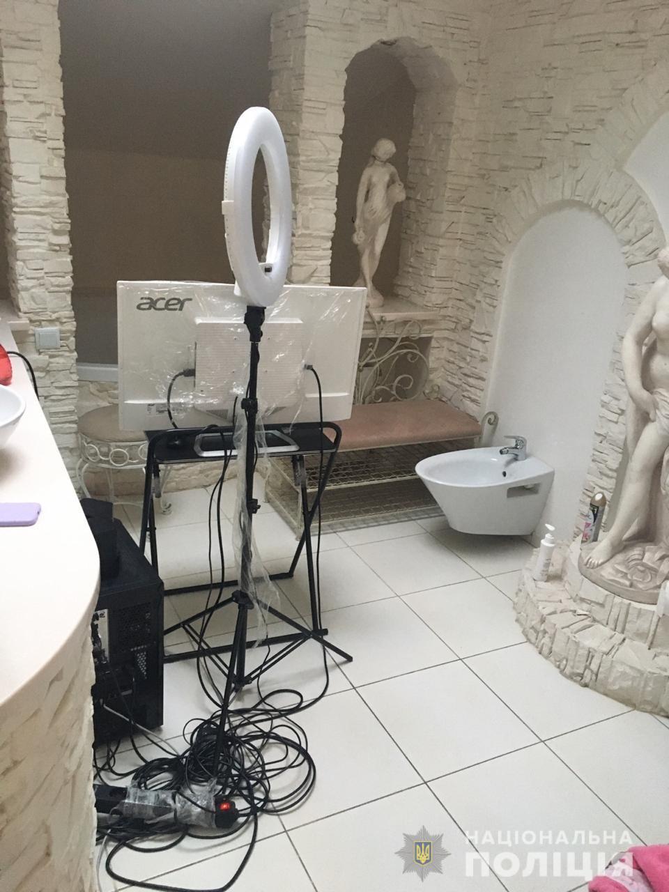 Одна порностудия находилась в элитном доме / фото: ГУ НП 