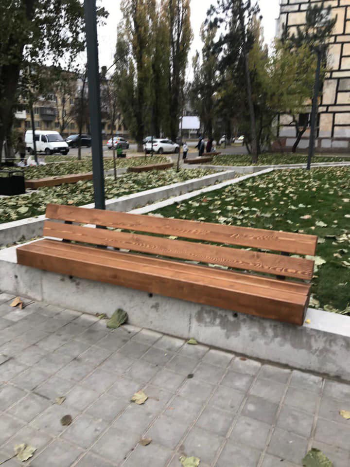 Появились лавочки со спинками / фото: fb Сергей Пустовой