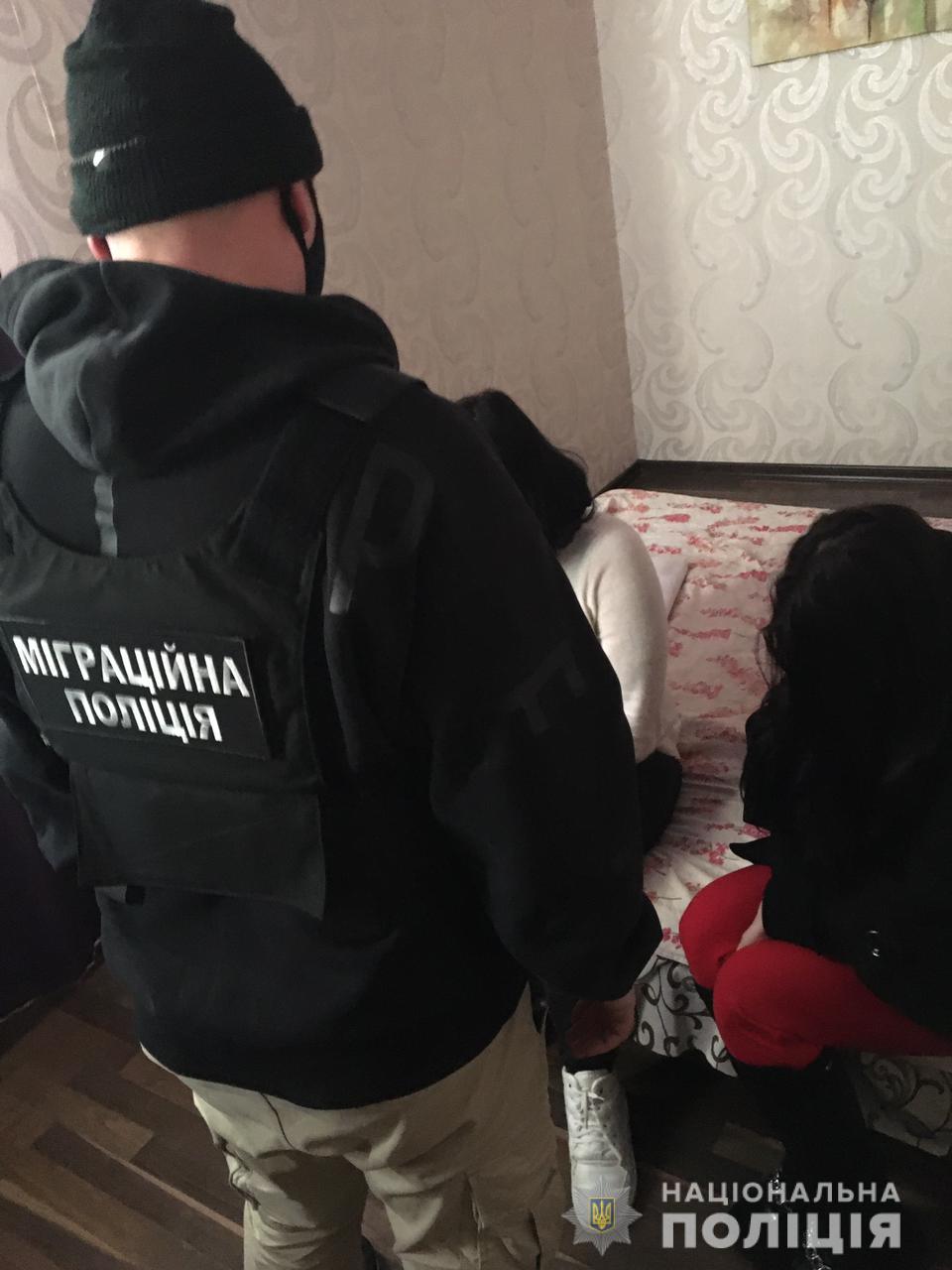 В боределе "работали" 20 девушек - фото: dp.npu.gov.ua