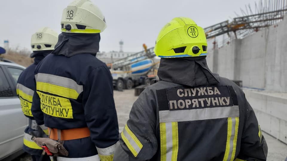 На месте работают спасатели / фото: fb Андрей Кульбач