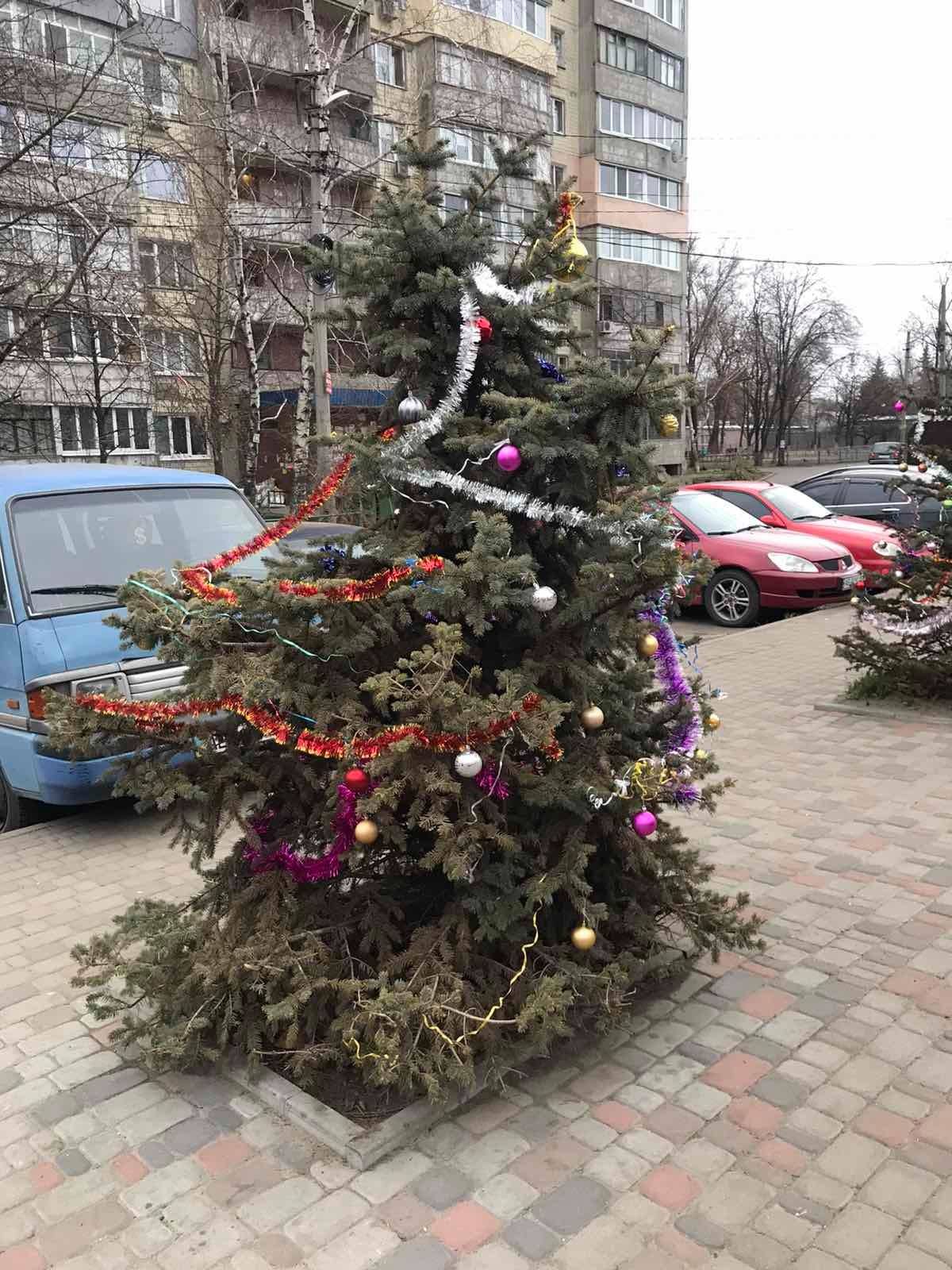 Спустя несколько дней игрушки украли  / фото: fb Оксана Короленко