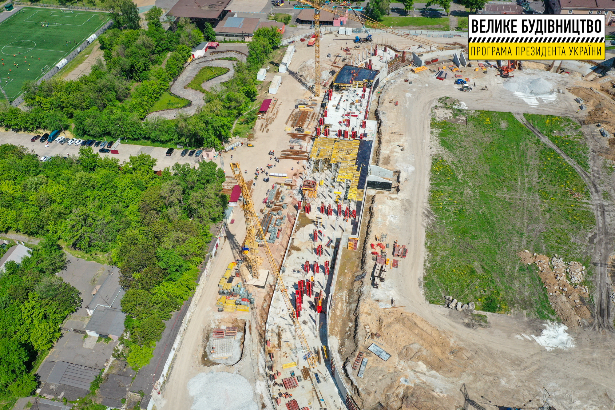 Заброшенный стадион станет современной спортивной ареной - фото: adm.dp.gov.ua