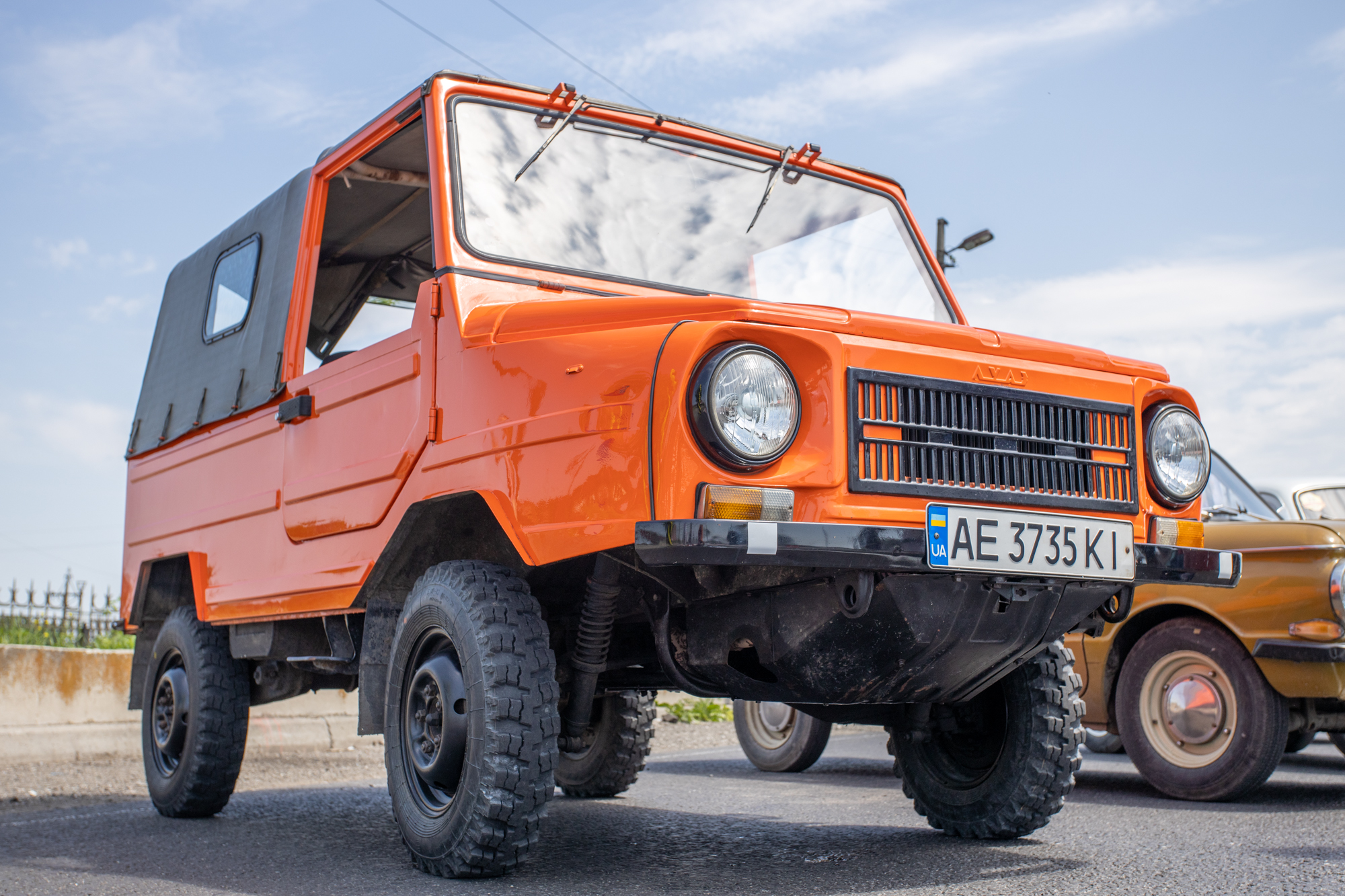 Погоняли: десятки ретро-машин проверили качество новой трассы на Днепропетровщине фото 9 8