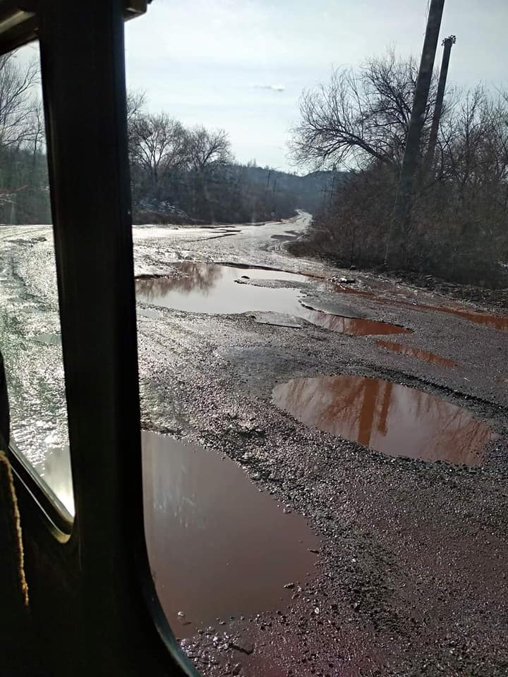 Дорога вся в ямах / фото: fb Светлана Перевертайло