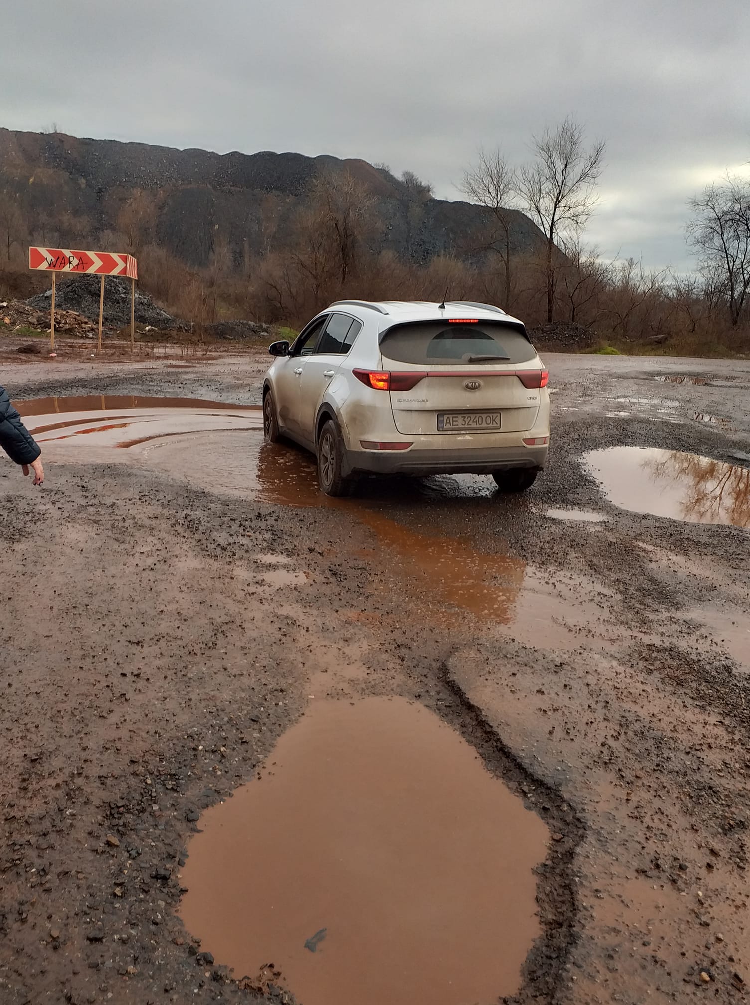 Машинам сложно проехать / фото: fb Анжела Рубан