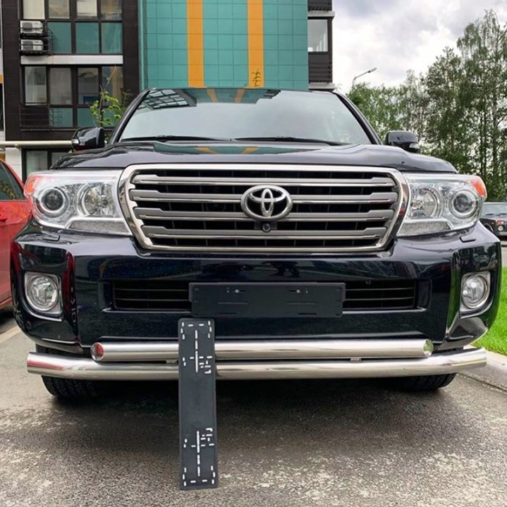 Водителям предлагают купить съемные номерные знаки / фото: fb Магнитные рамки для номеров