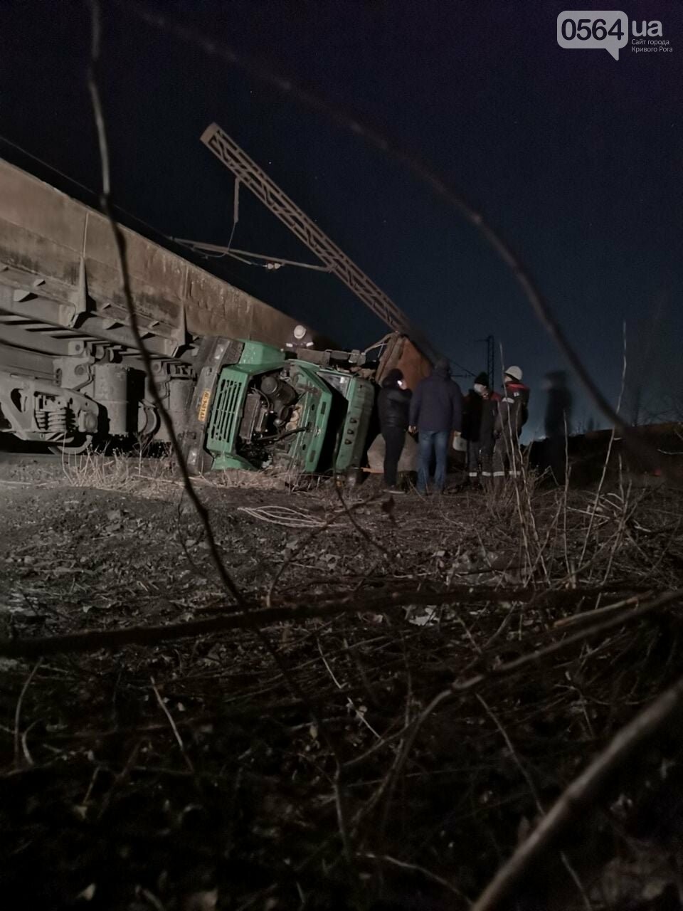 Поезд протаранил грузовик / фото: 0564