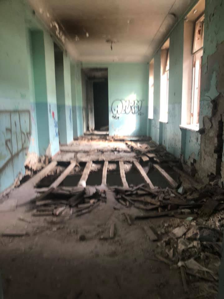 Провалился пол  - фото: fb Inna Spyrydonenkova