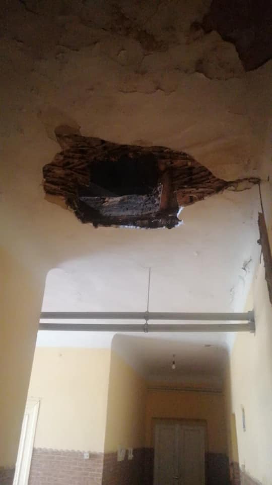 В больнице обвалился потолок - фото: fb Александр Сулима