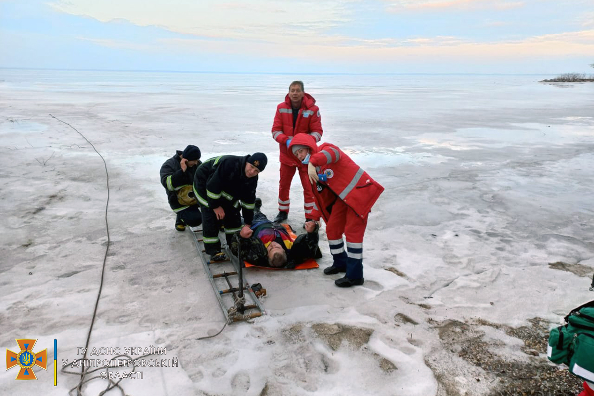 Из воды вытащили только одного мужчину  - || фото: dp.dsns.gov.ua