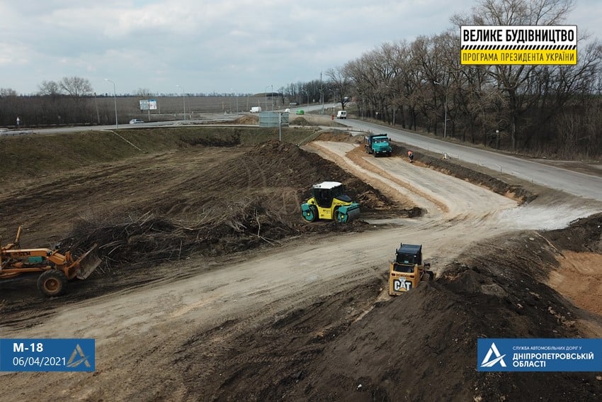 Все работы обещают завершить в этом году - фото: Служба автомобильных дорог в Днепропетровской области