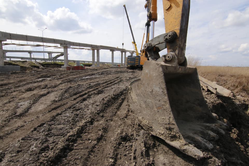 Работы ведутся круглосуточно - фото: fb Микола Лукашук