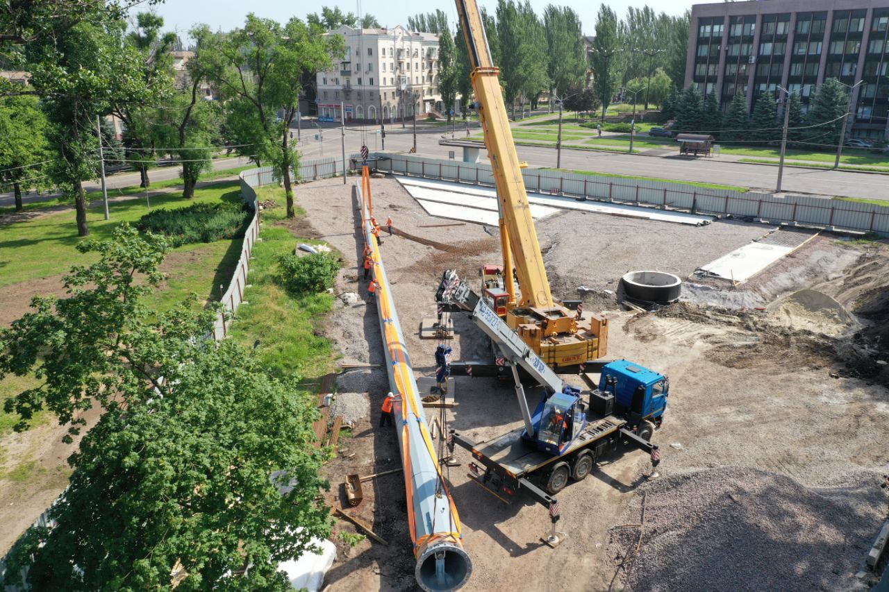 Флагшток - один из самых крупных в стране - фото: adm.dp.gov.ua