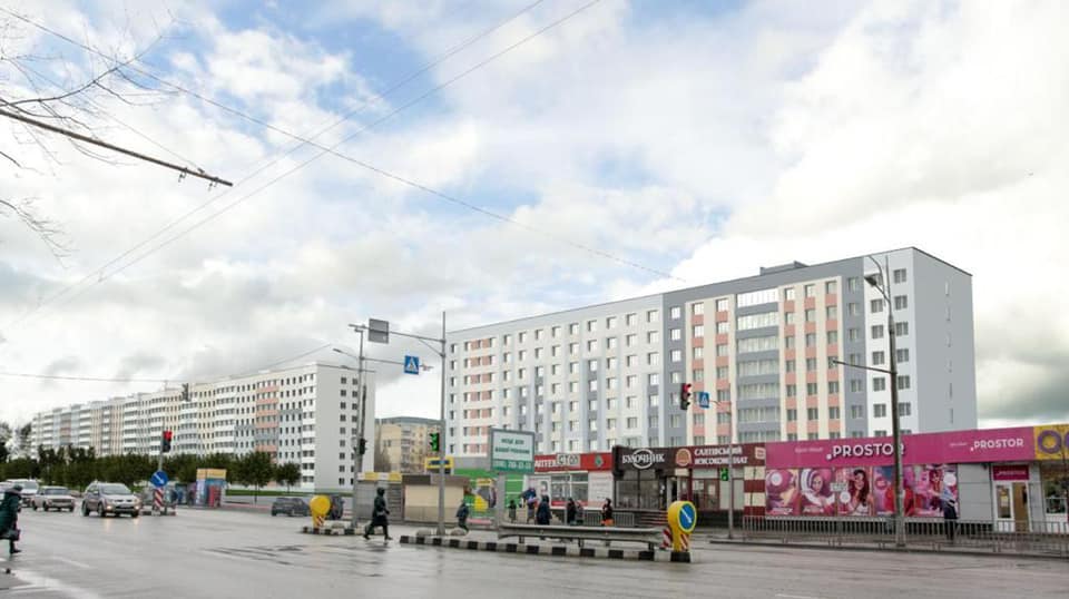 Реконструируют общежитие возле нового сквера - фото: fb Сергей Пустовой