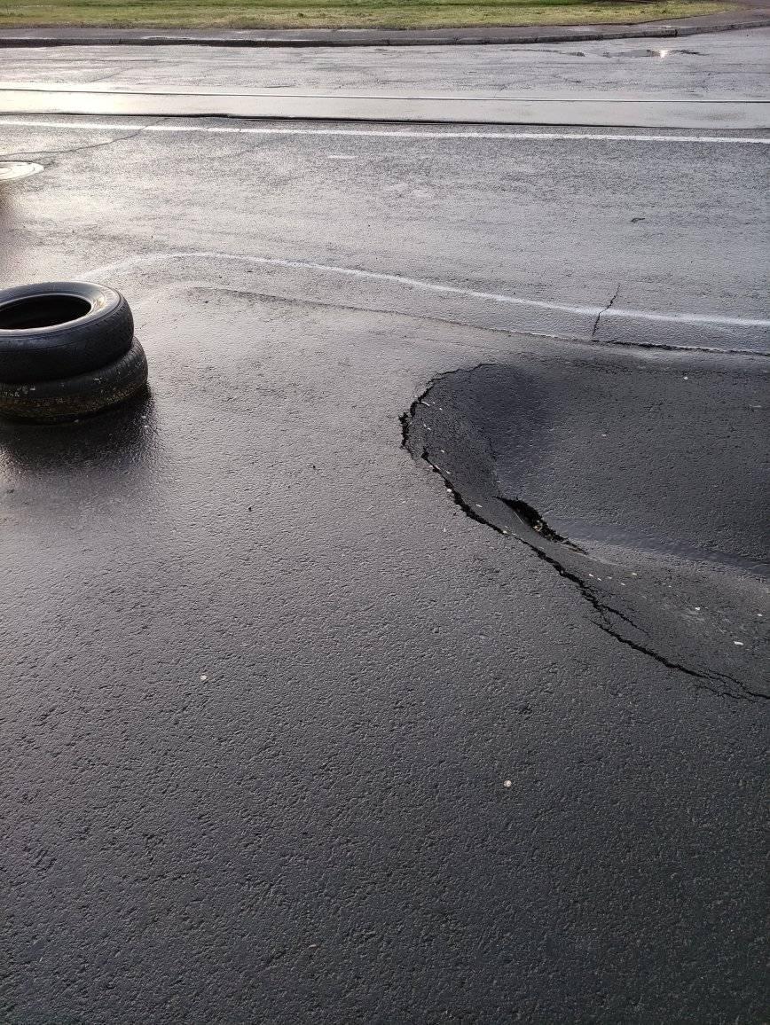 Провал на проспекте Свободы - фото: fb Татьяна Ларина