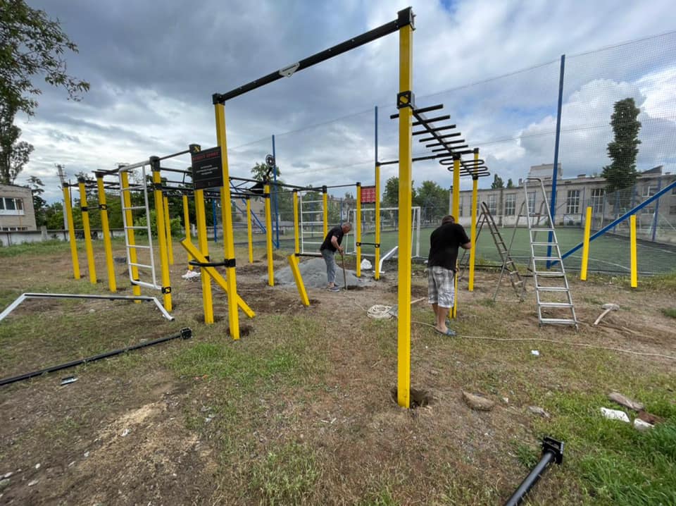 В Днепре строят спортивнуб площадку - фото: fb Кисилевський Дмитро 