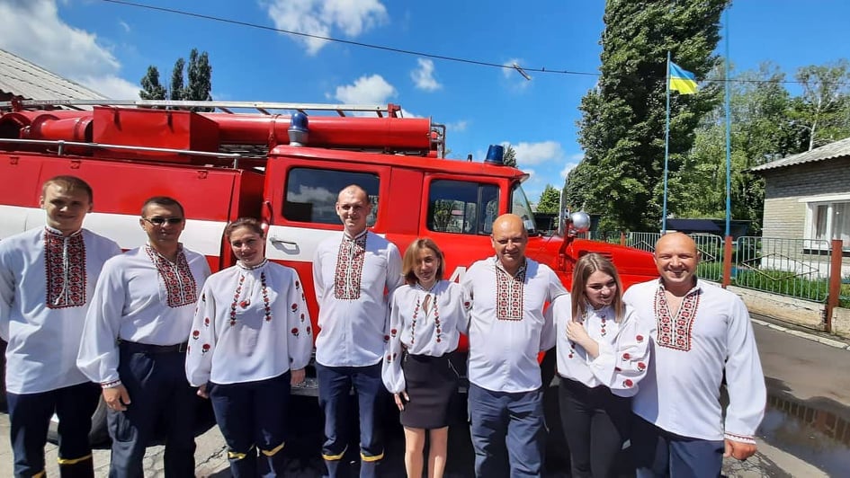 Спасатели присоединилсь ко Дню вышиванки - фото: ГСЧС