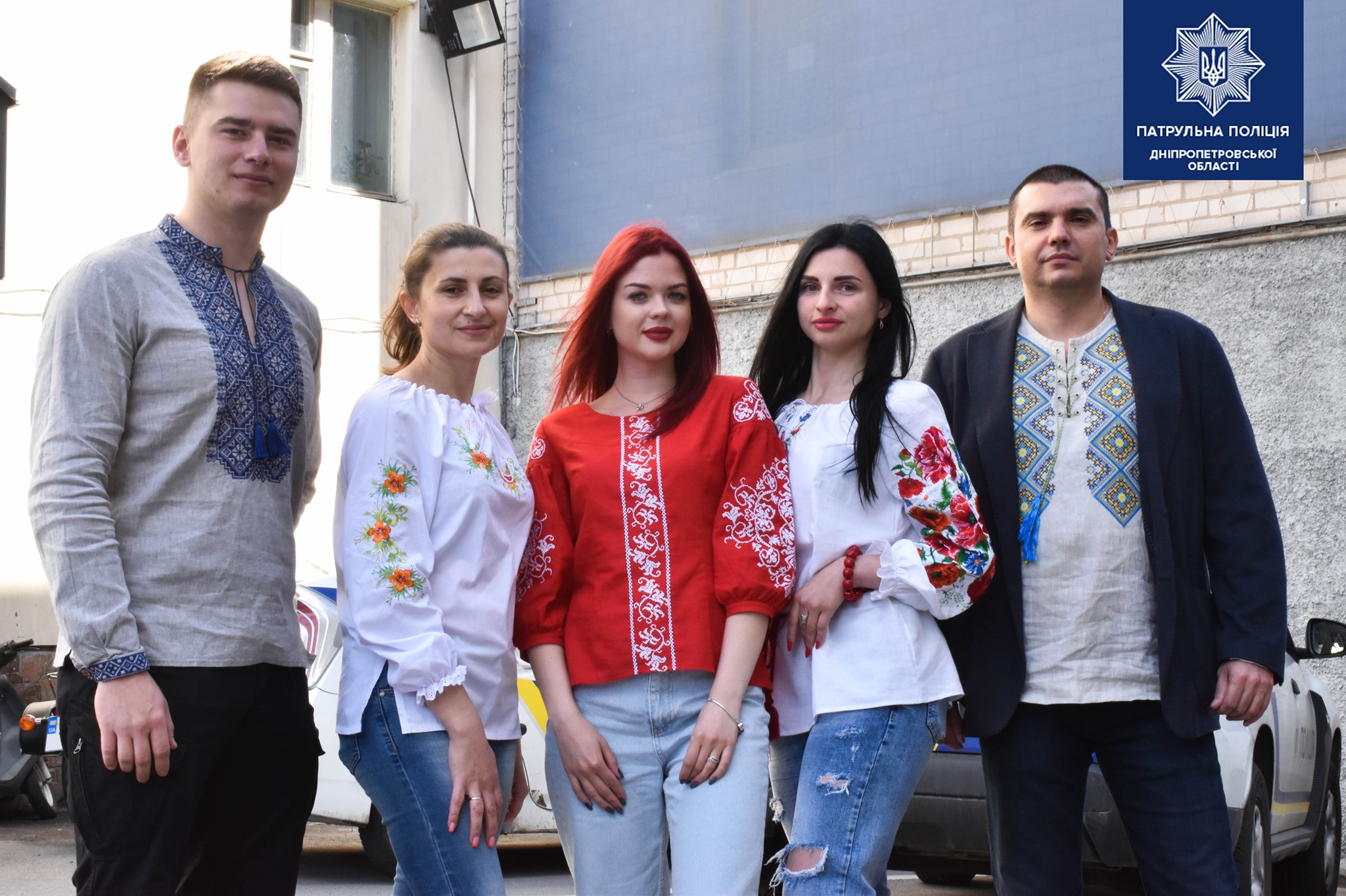Патрульные в вышиванках - фото: патрульная полиция