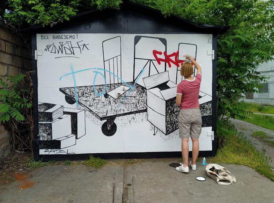 Горожане зарисовывают граффити - фото: fb Дніпро культурний