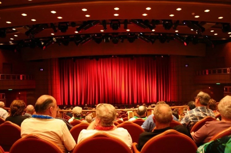 Спектакль - фото: depositphotos.com