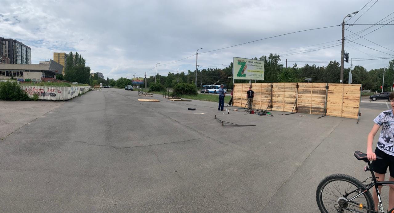 Поставили забор - фото: fb Maksym Rozum