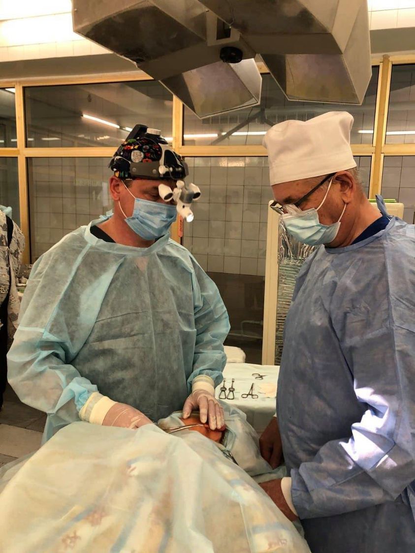 В Днепре провели сложную операцию - фото: fb Сергій Риженко