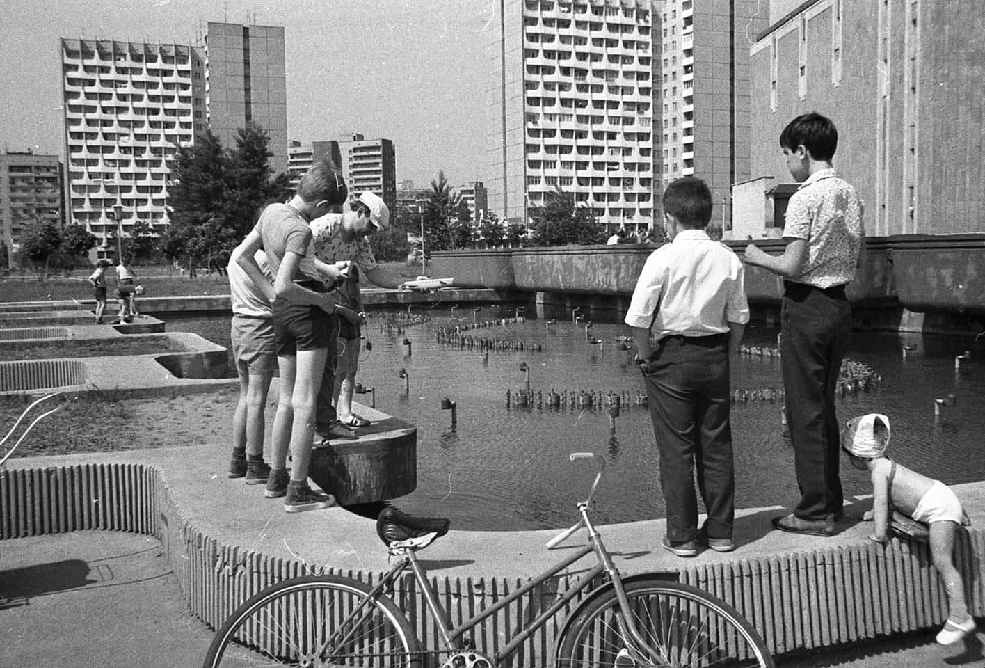 Фонтан возле кинотеатра - фото: fb Елена Присягина