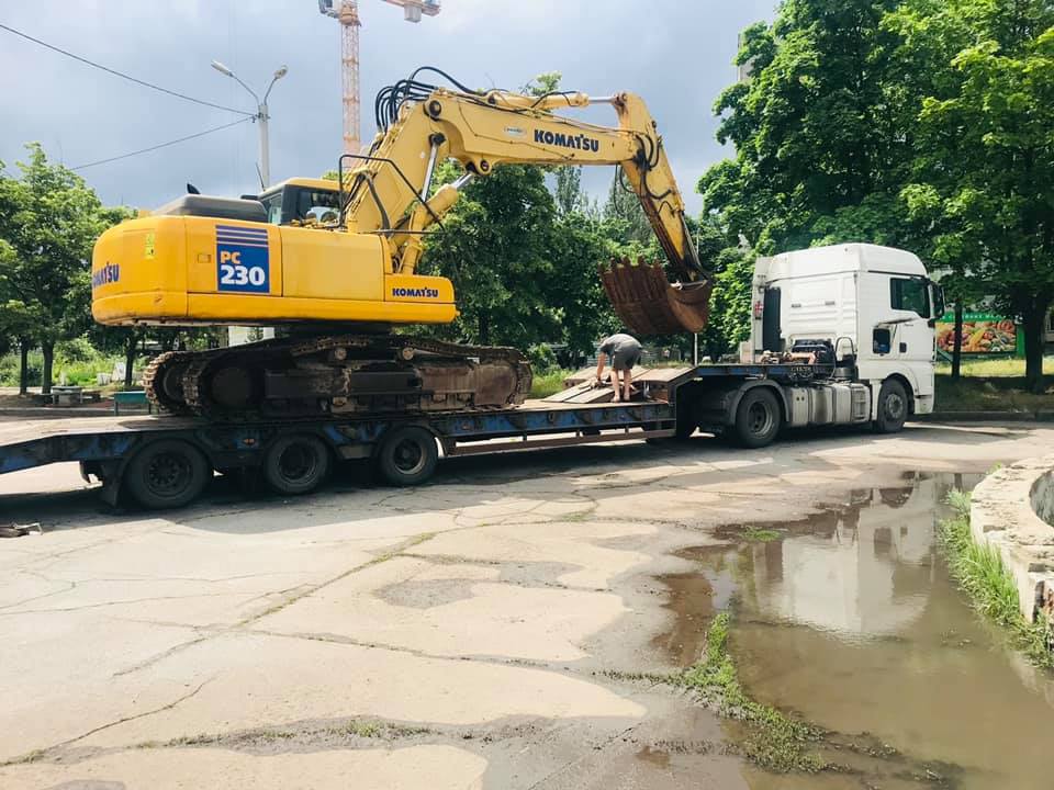 Работает техника - фото: fb Комунальне підприємство Парк Придніпровський