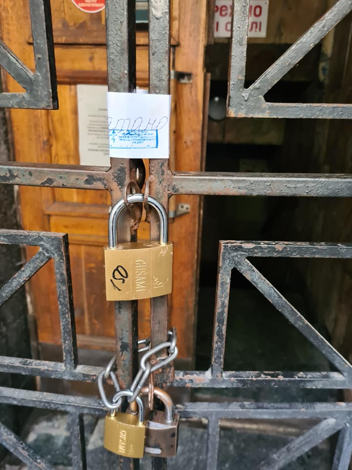 Повесили замки - фото: fb Антон Чернета