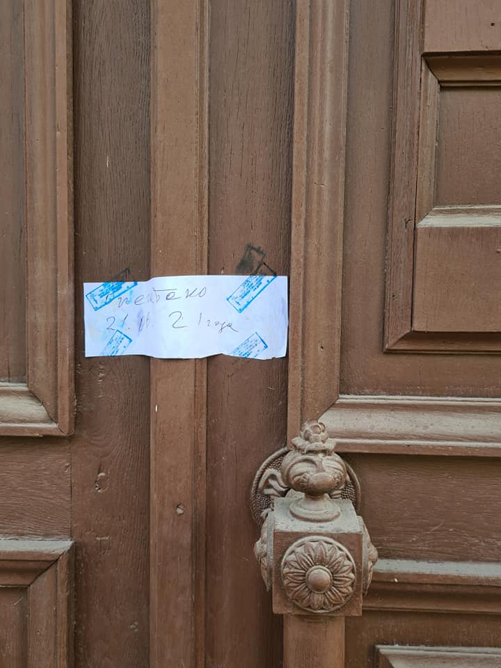 Люди не могут зайти в зал - фото: fb Антон Чернета