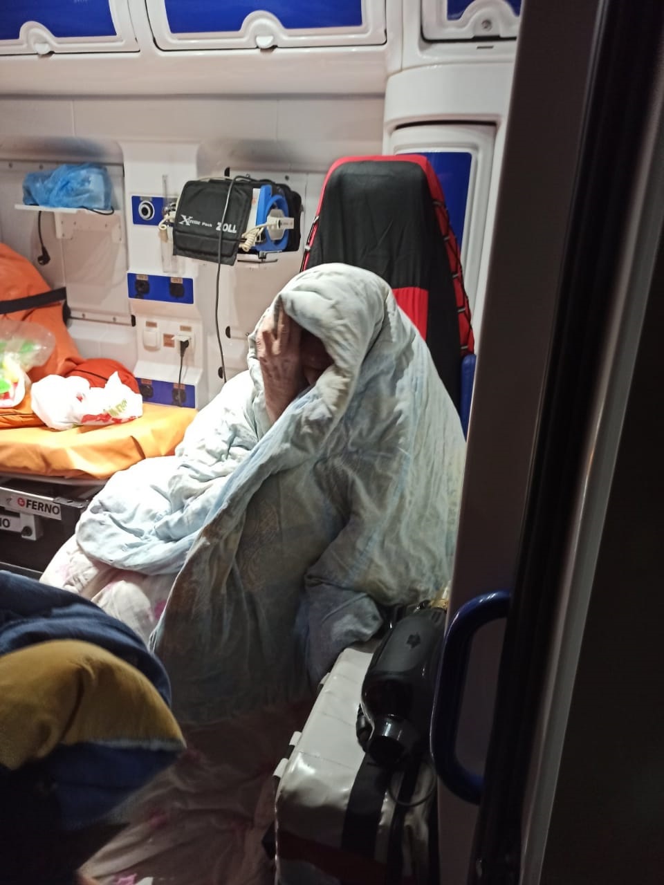 Спасенная женщина / фото: ГСЧС