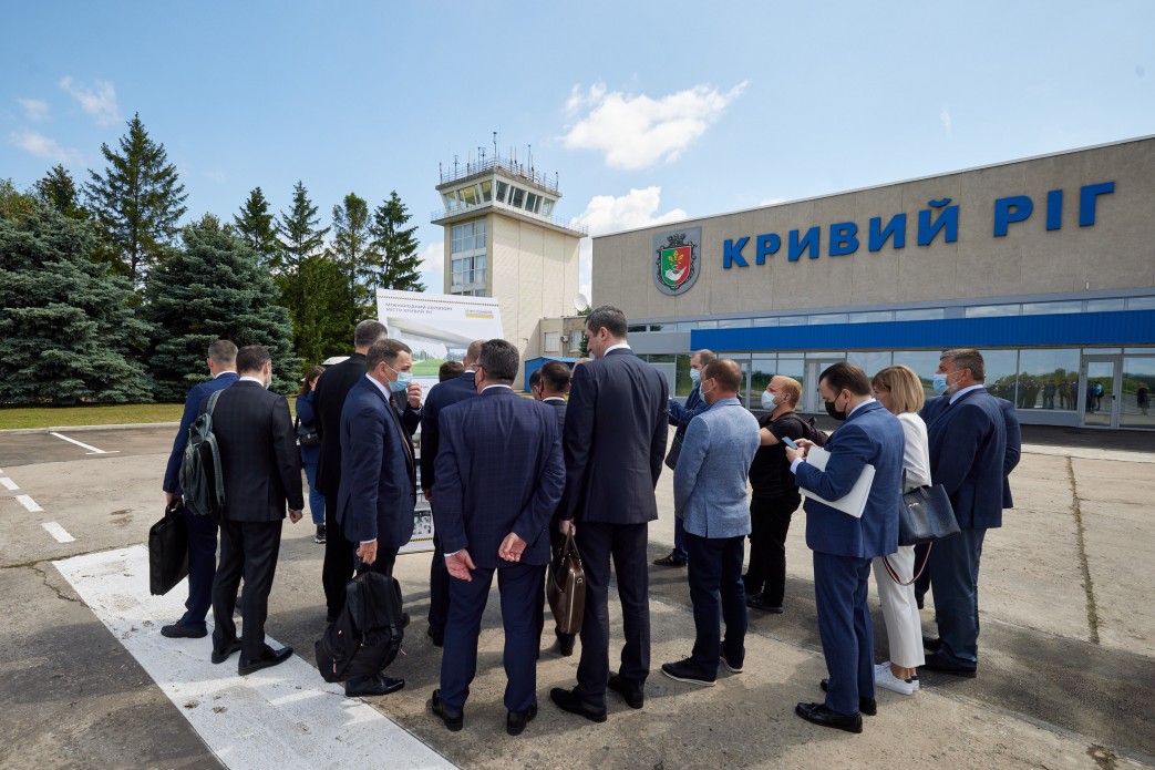 Зеленский ознакомился с реконструкцией аэропорта в Кривом Роге - фото: adm.dp.gov.ua
