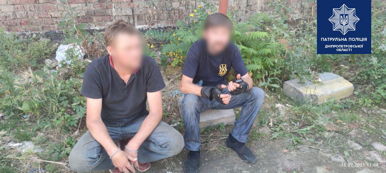 Его сломали двое мужчин - фото: патрульная полиция