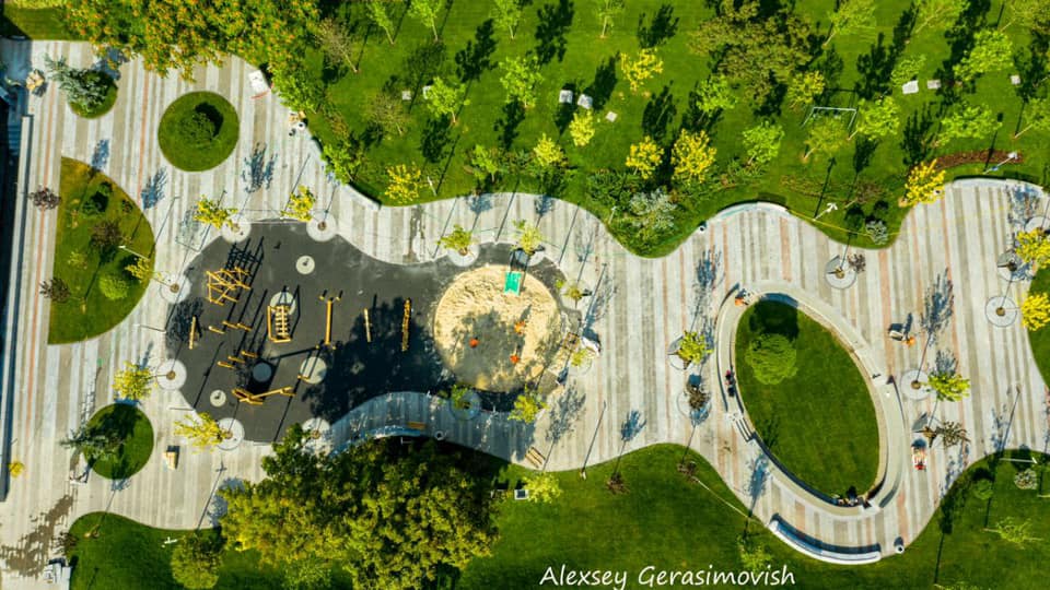 Для детей песочница и площадки - фото: fb Mykhailo Lysenko 