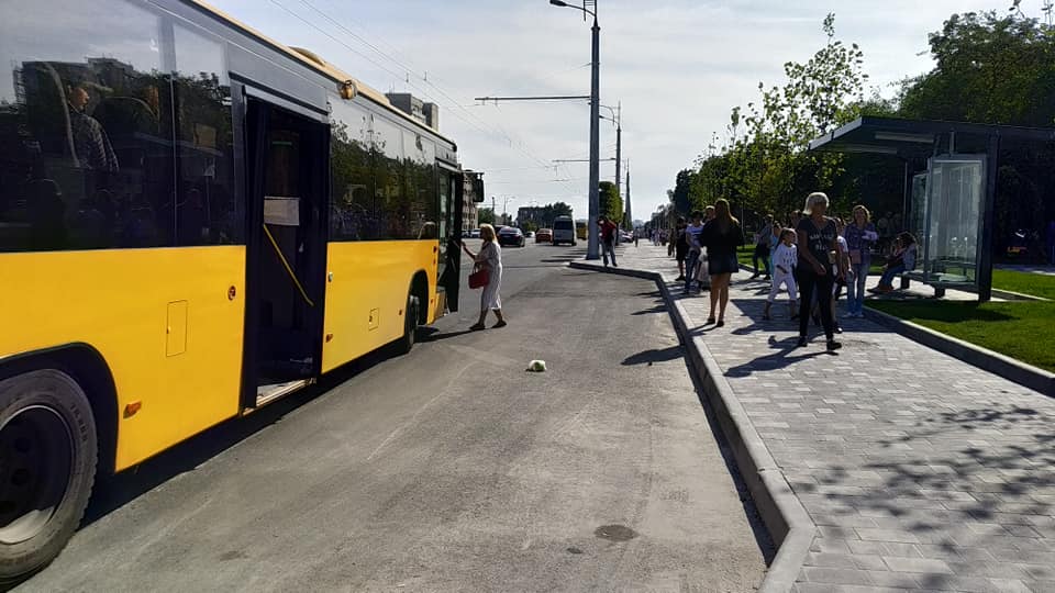 Автобус не может заехать в карман - фото: fb Egor Kolodenko