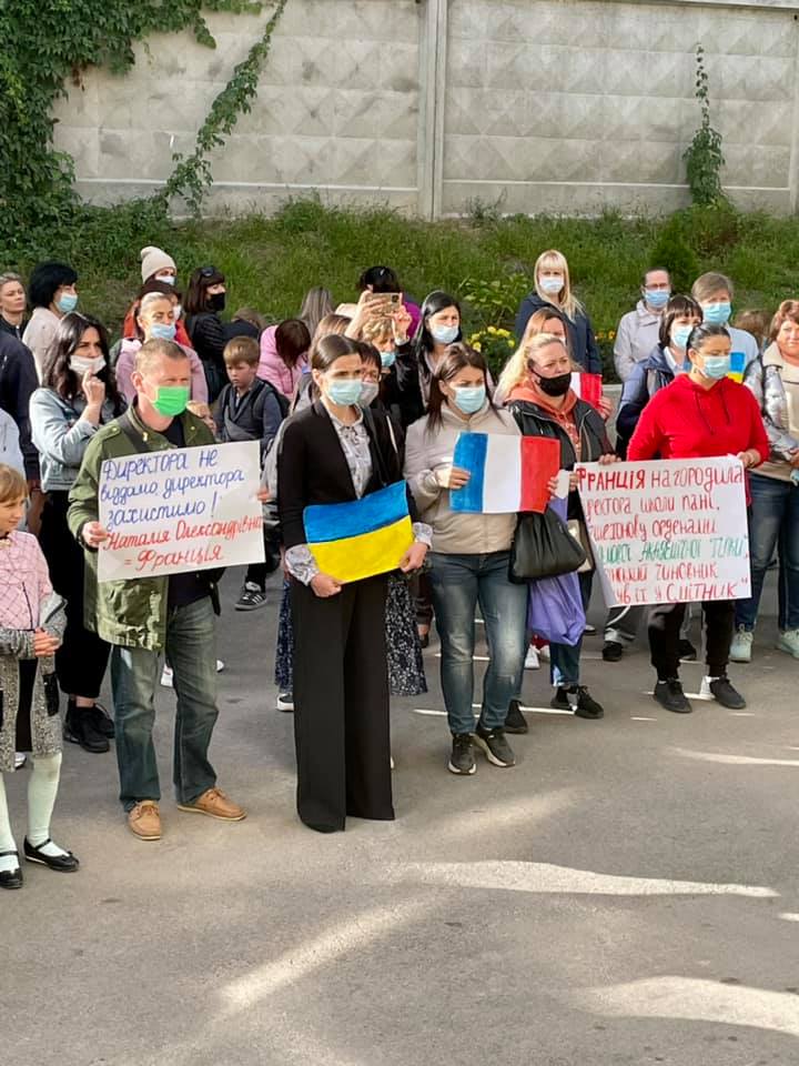 Участники митинга пришли с плакатами - фото: fb Ирина Ужеловская