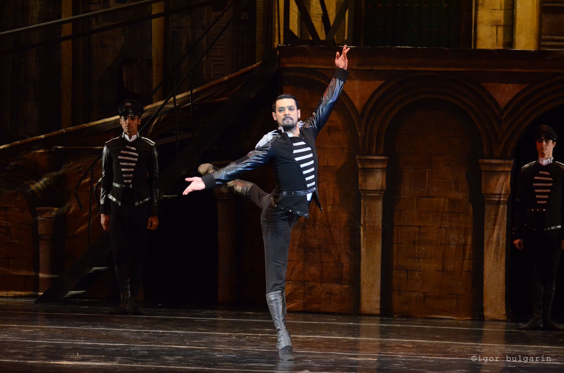 Артист воплотил немало образов на сцене - фото: fb Дніпропетровський академічний театр опери та балету