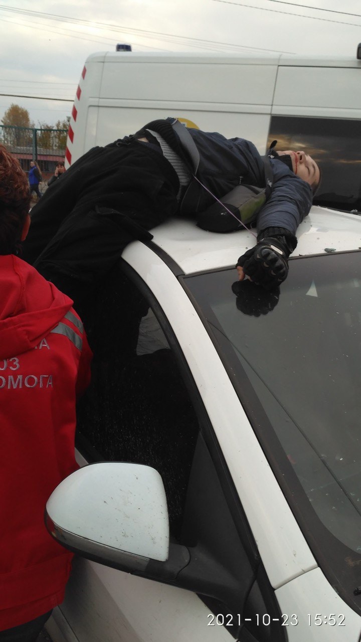 Пострадавший парень - фото: fb Мoto Helpers Dnipro