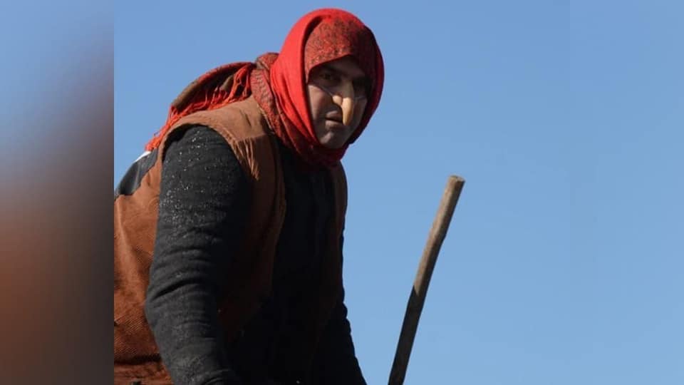 Мужчина переоделся в сказочного персонажа - фото: facebook.com/TRKMIS