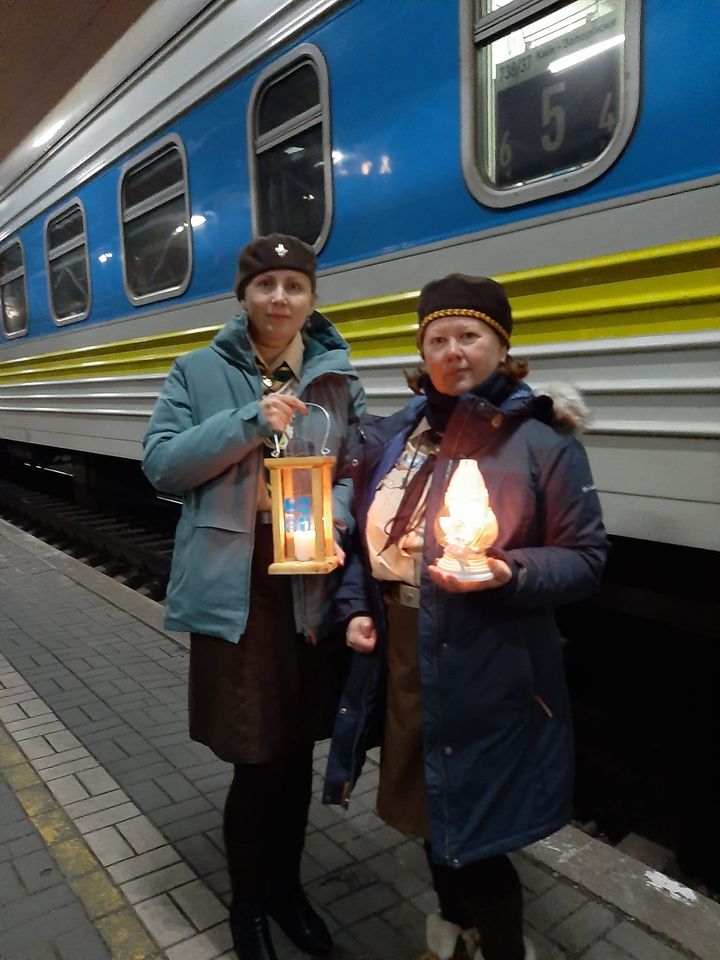 Вифлеемский огонь привезли в Днепр - || фото: facebook.com/plast.dnipro