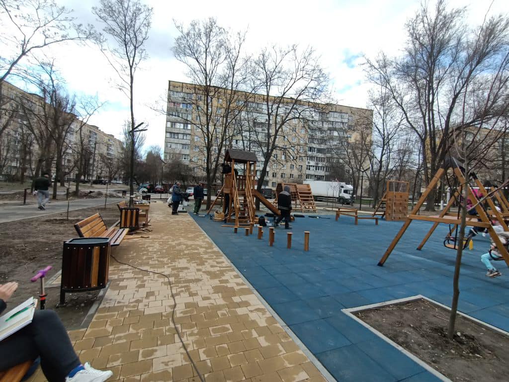 В Днепре продолжается строительство сквера – || фото: facebook.com/kisilevskiy.dp.ua