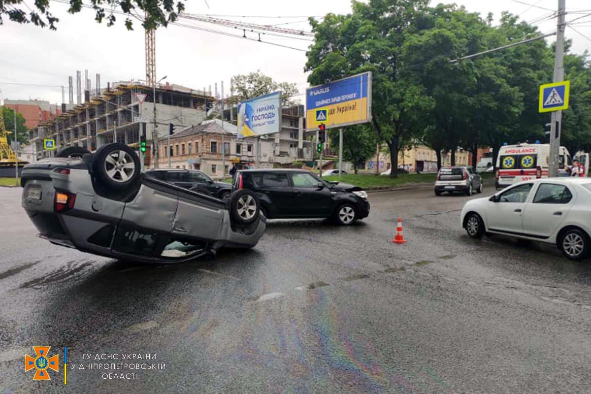 У Дніпрі сталася ДТП - || фото: facebook.com/MNSDNE